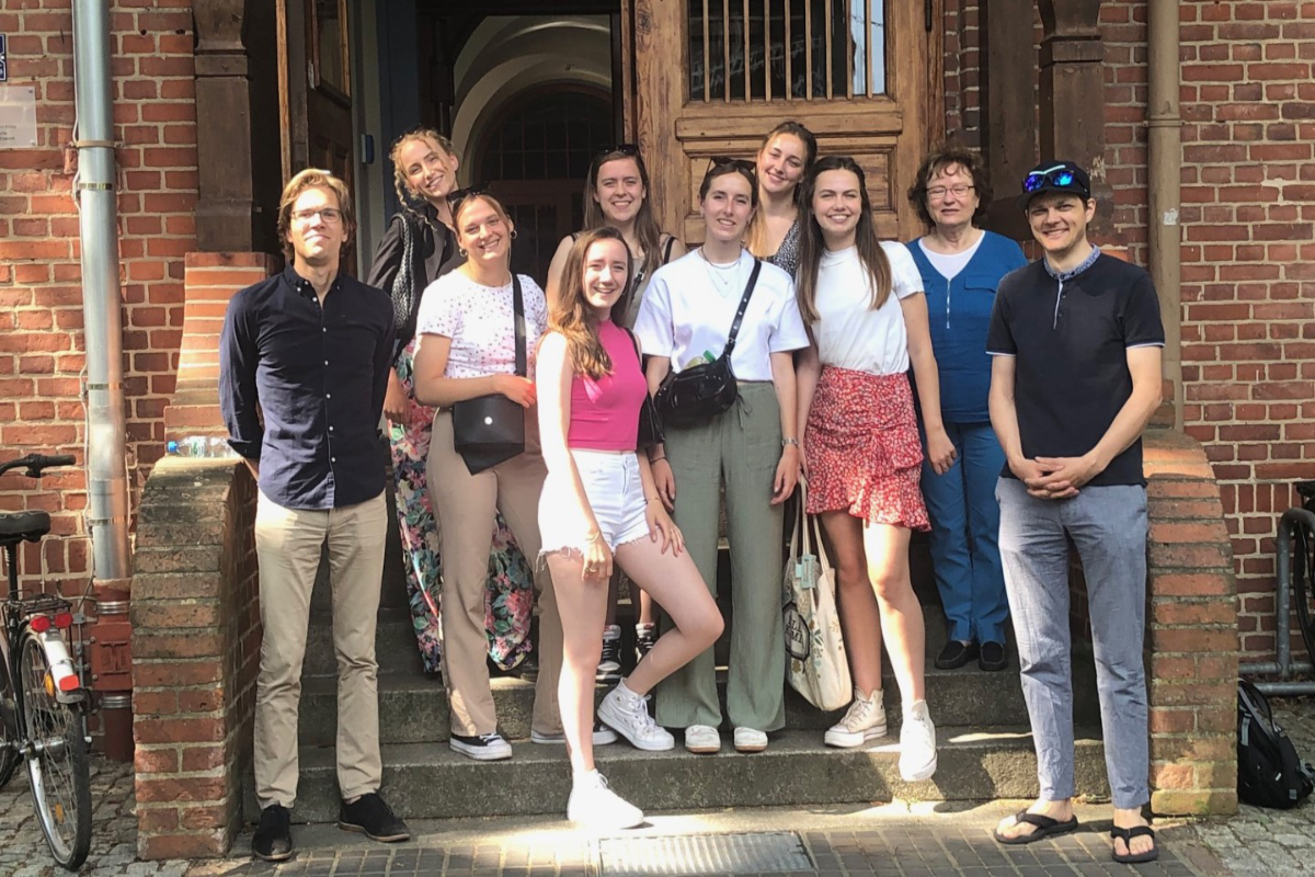 Gruppenbild – Studierende aus Niederlande zu Besuch im Johannesstift