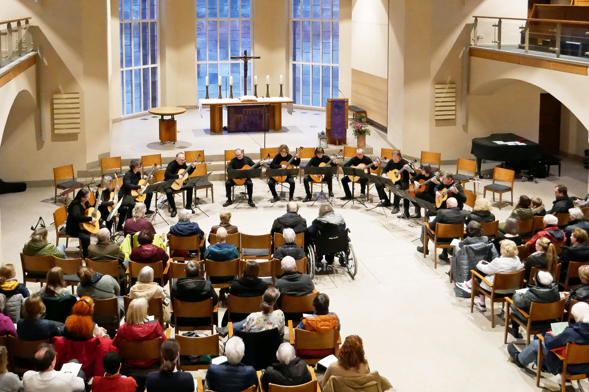 Gitarrenspieler in der Stiftskirche
