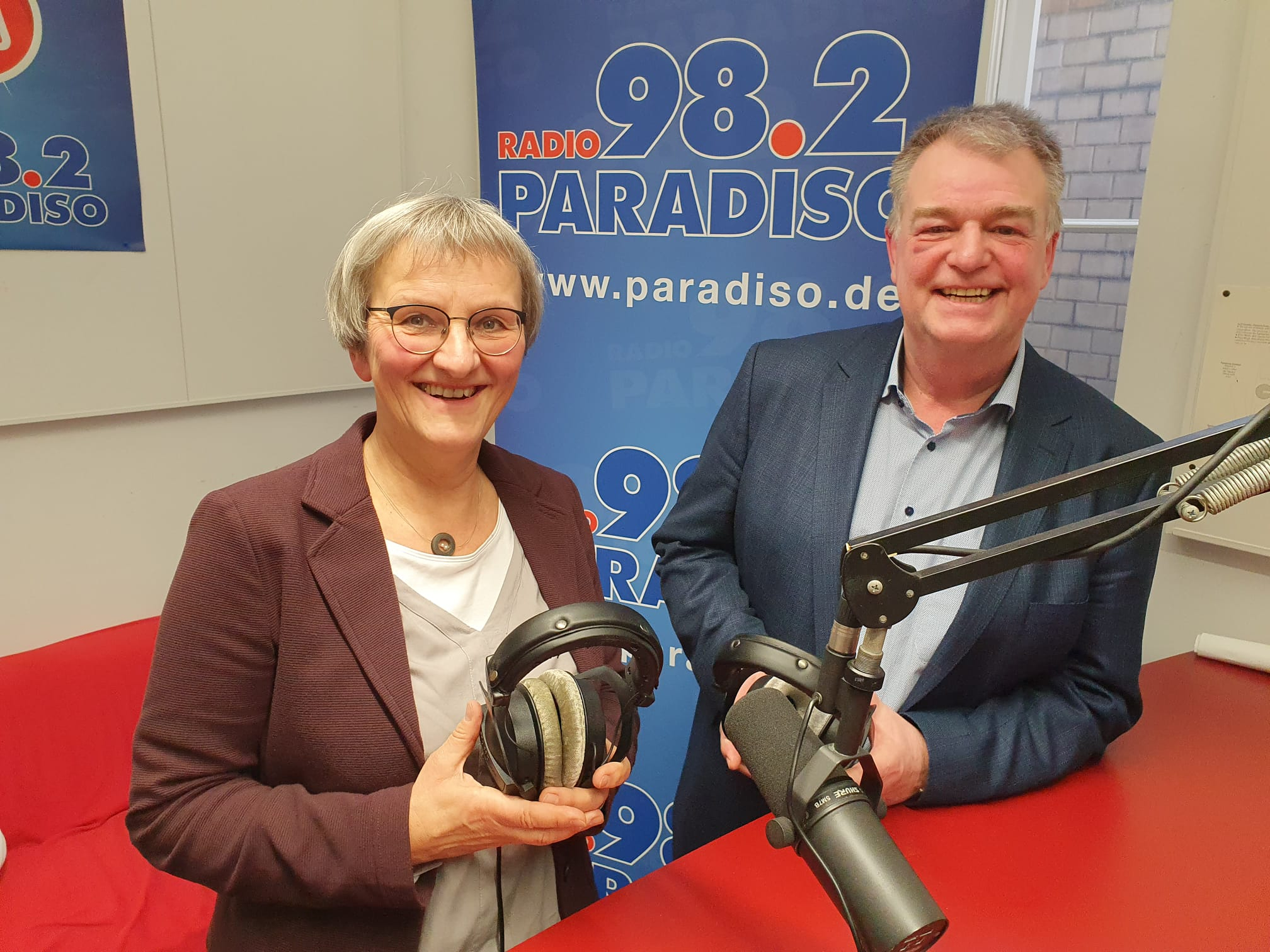 Anne Hanhörster und Diakon Ingo Moy bei 98,2 Radio Paradiso