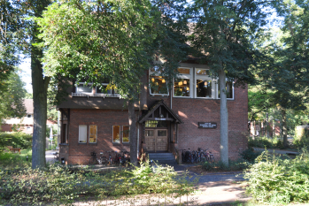 Außenansicht des Wichern-Kollegs auf dem Gelände des Evangelischen Johannesstifts