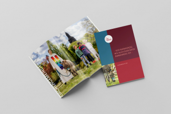 Foto von der Broschüre mit dem Jahresbericht 2021